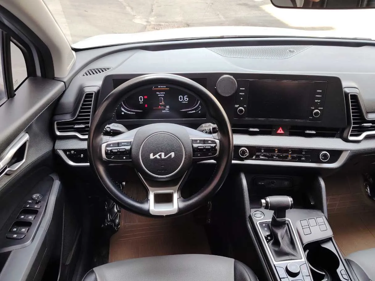 Car image 24