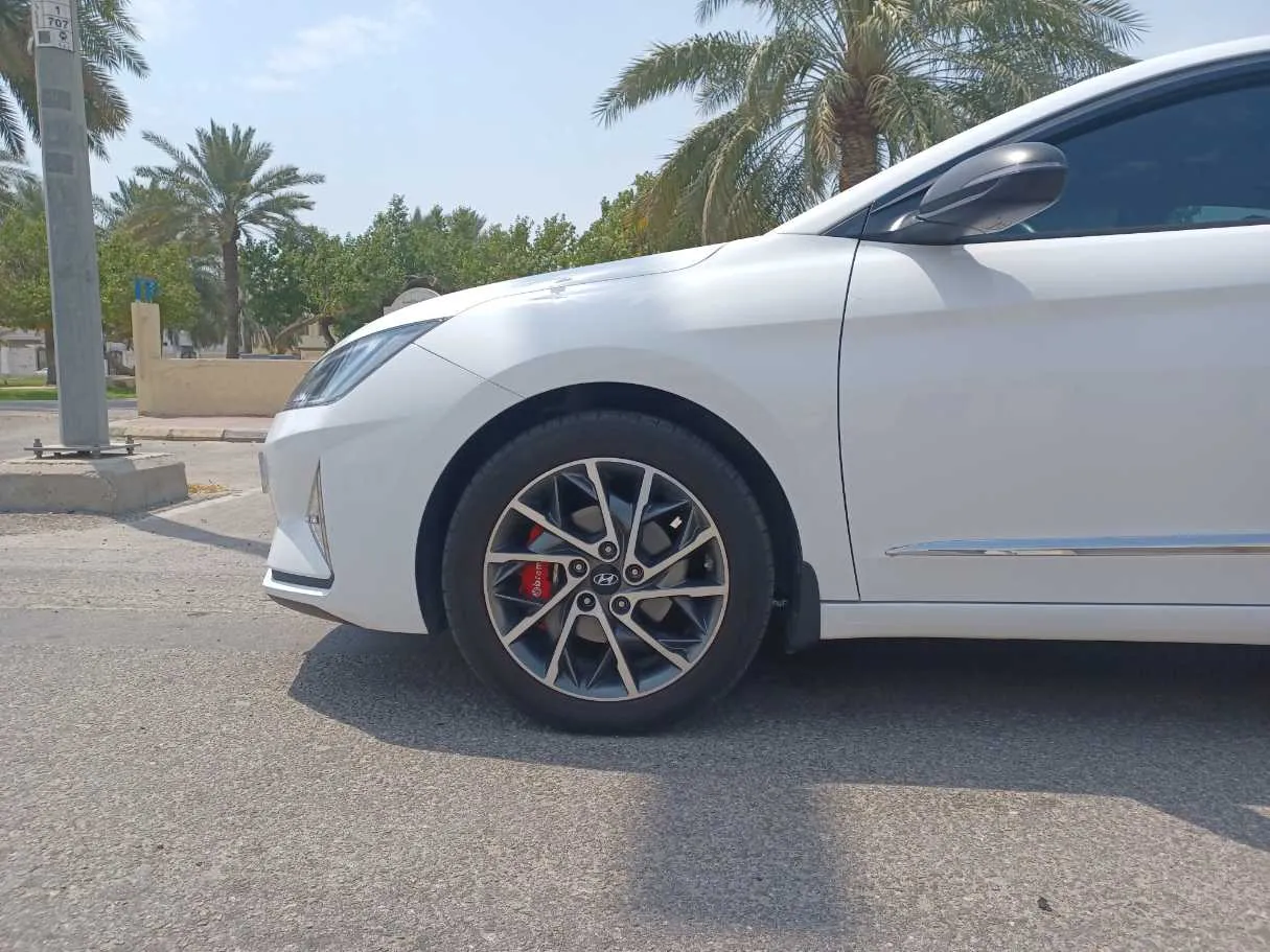 Car image 9