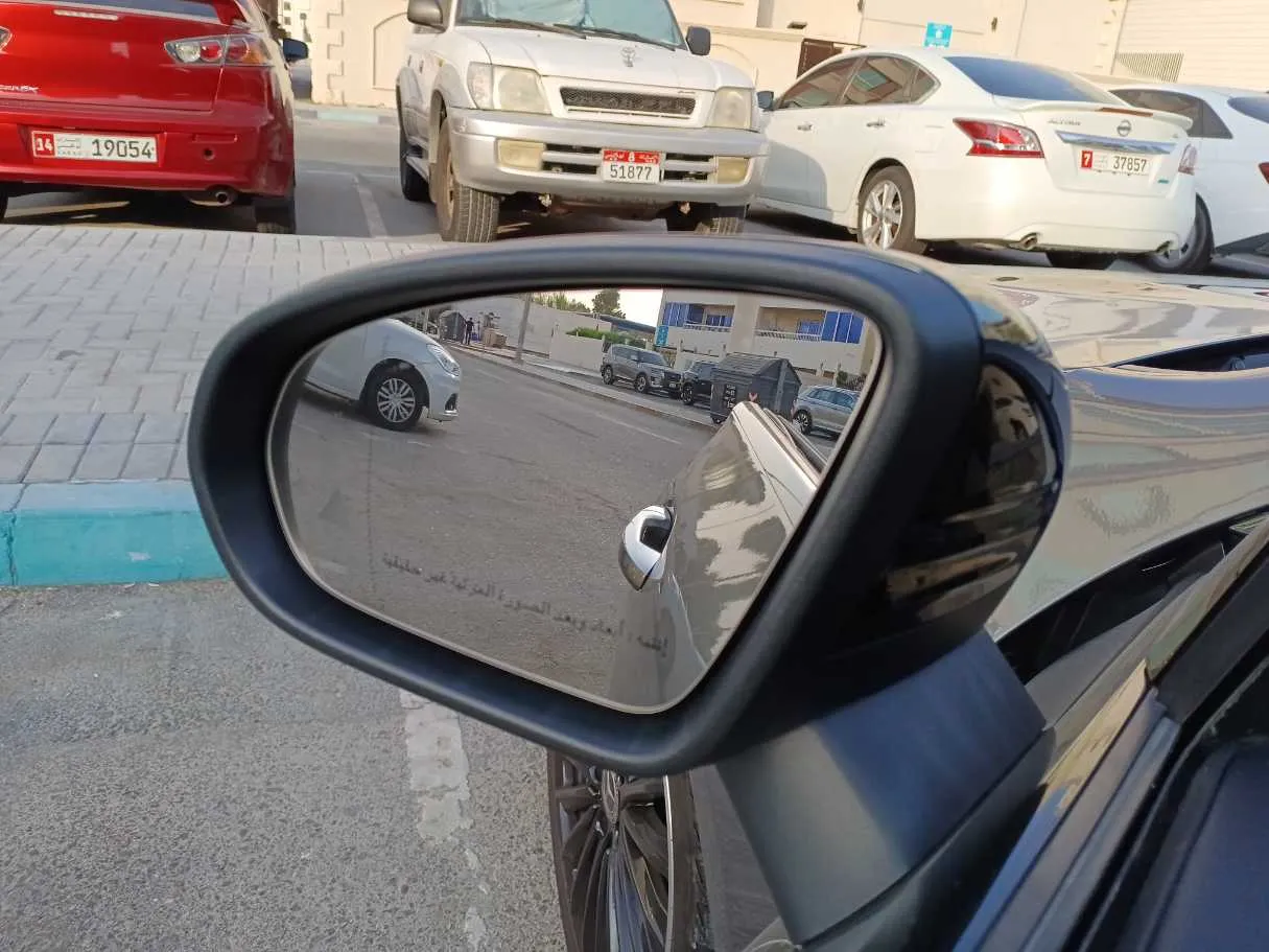 Car image 19