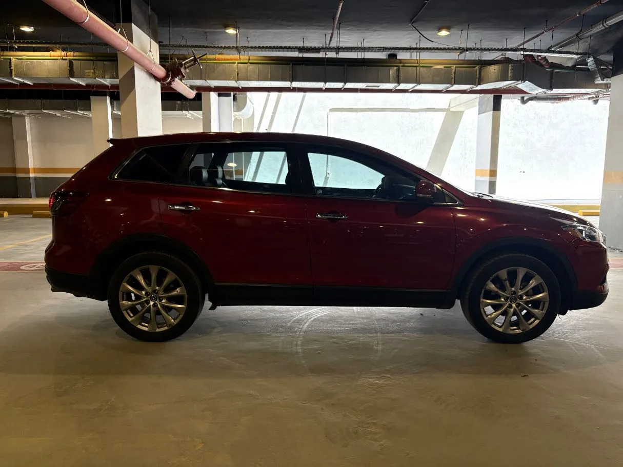 Car image 4