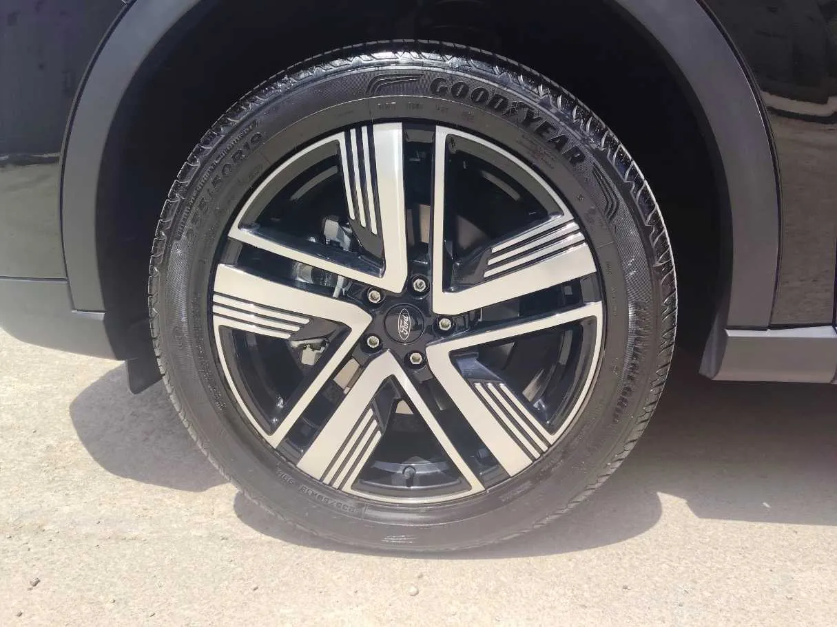 Car image 10