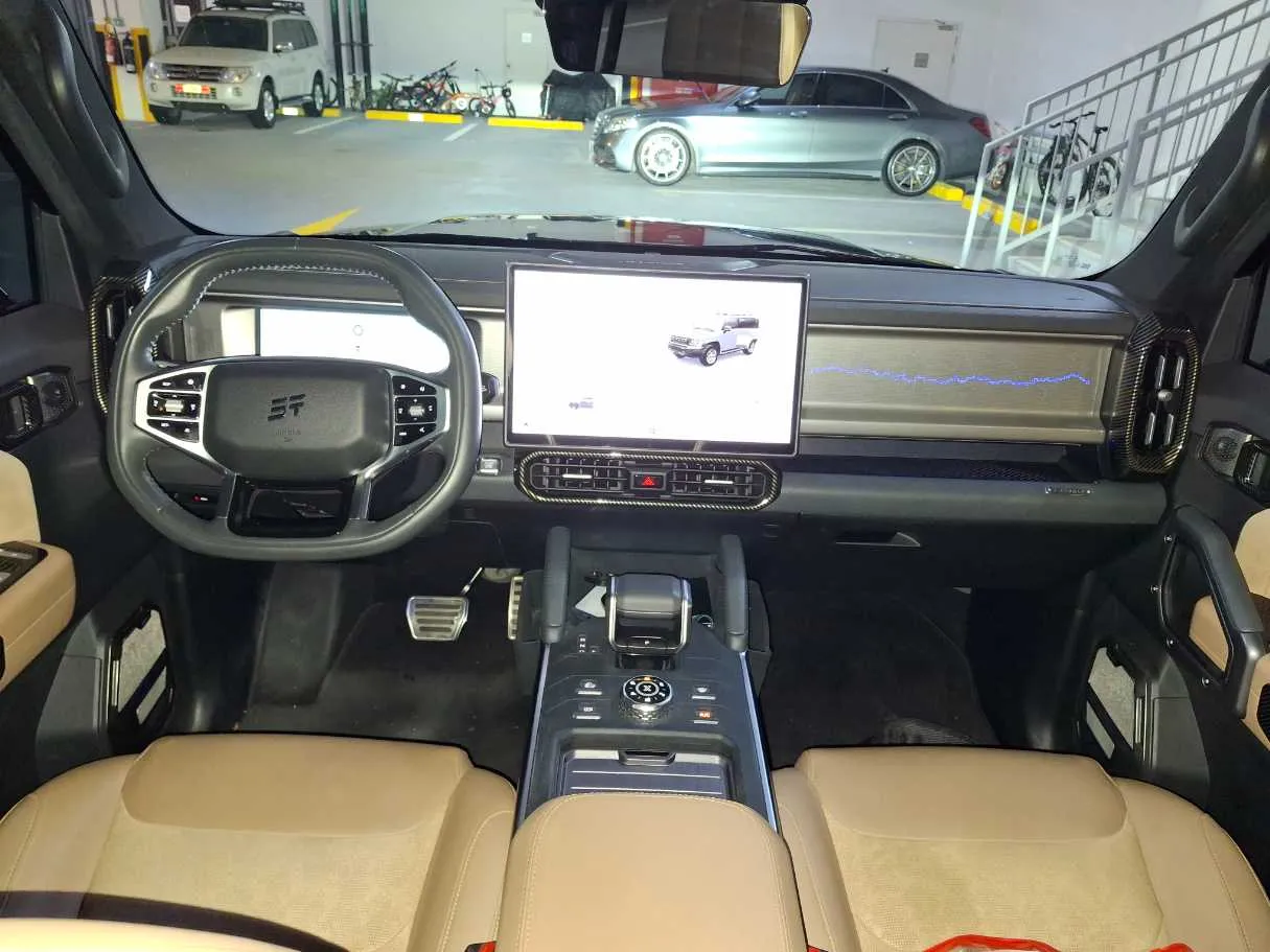 Car image 14