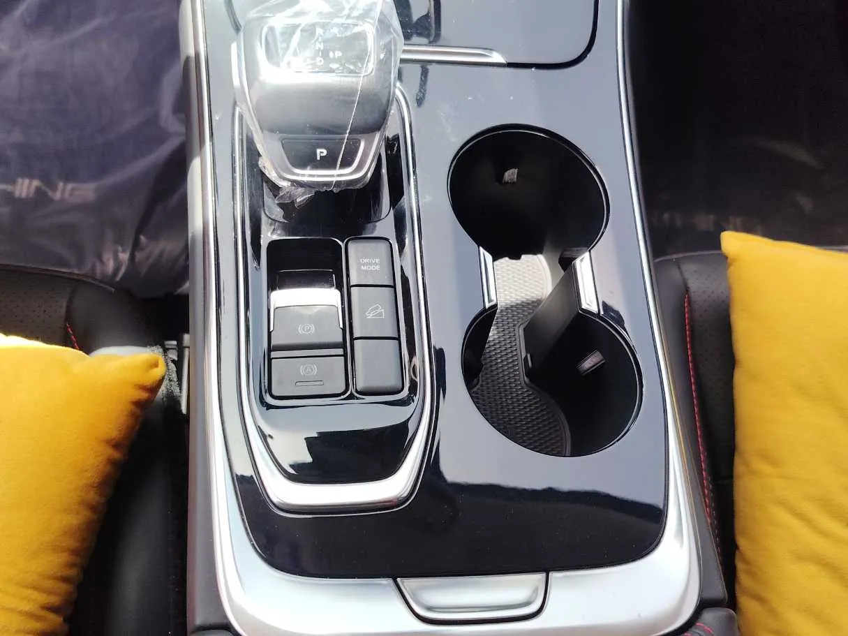 Car image 19