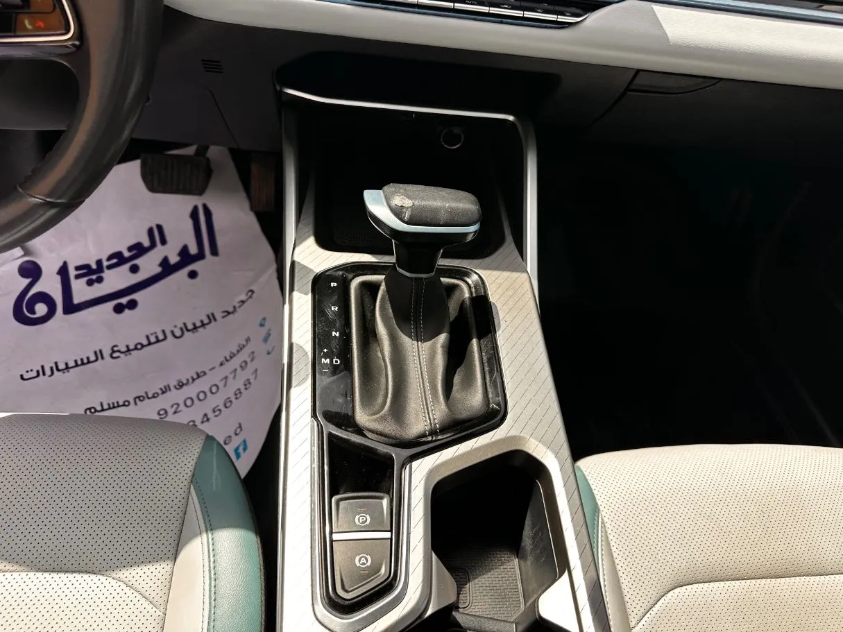 Car image 18