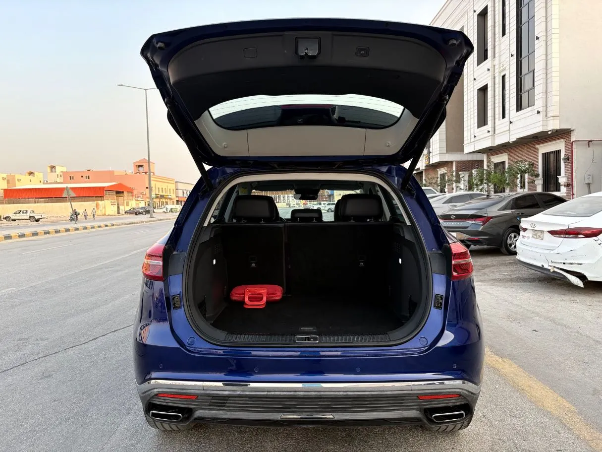 Car image 24