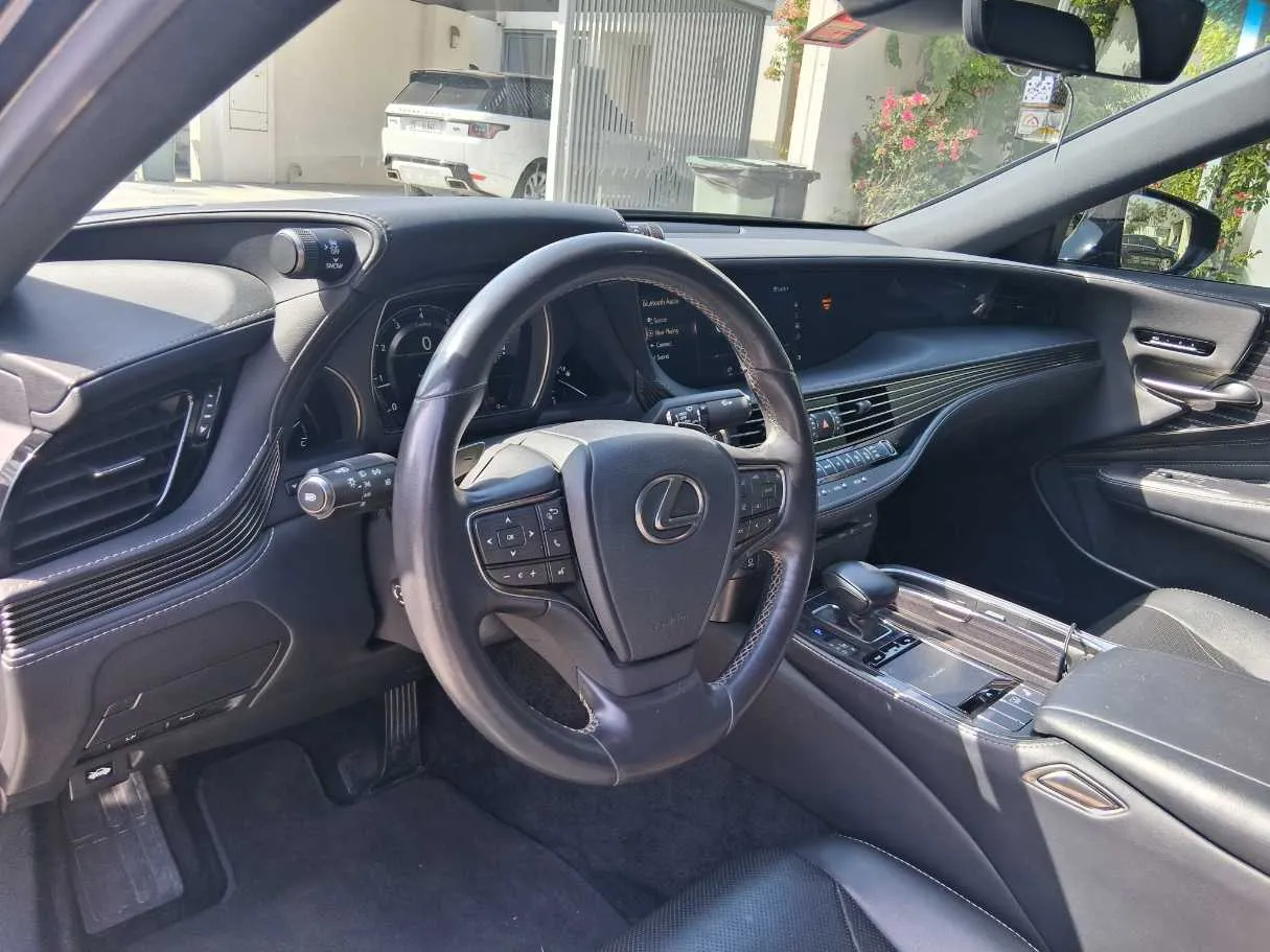 Car image 11