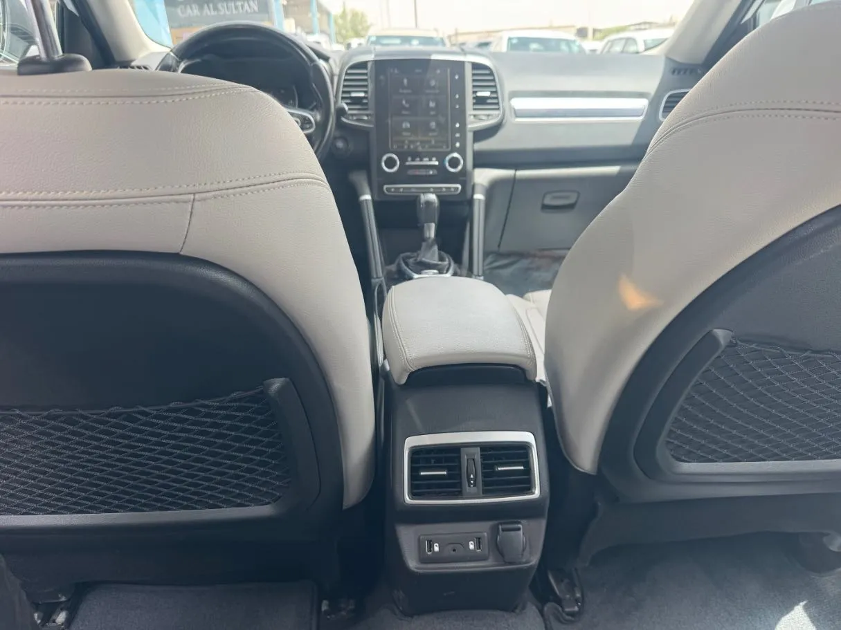 Car image 19