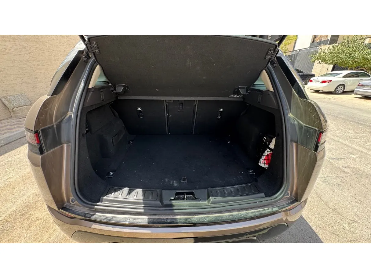 Car image 18