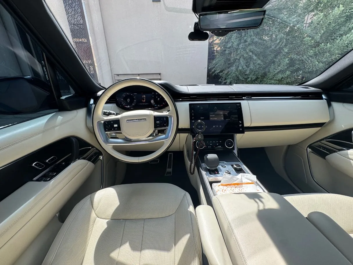 Car image 16