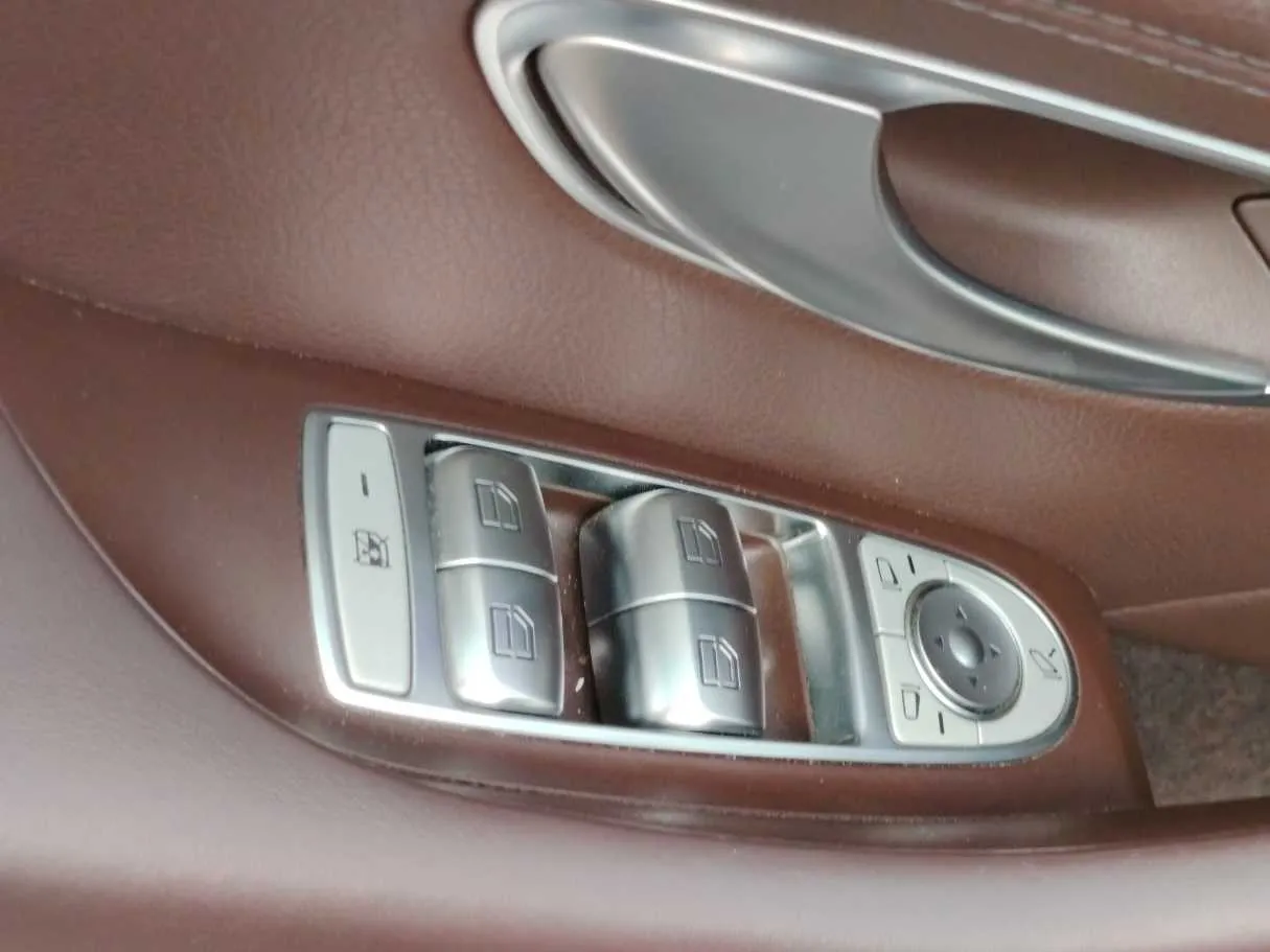 Car image 29