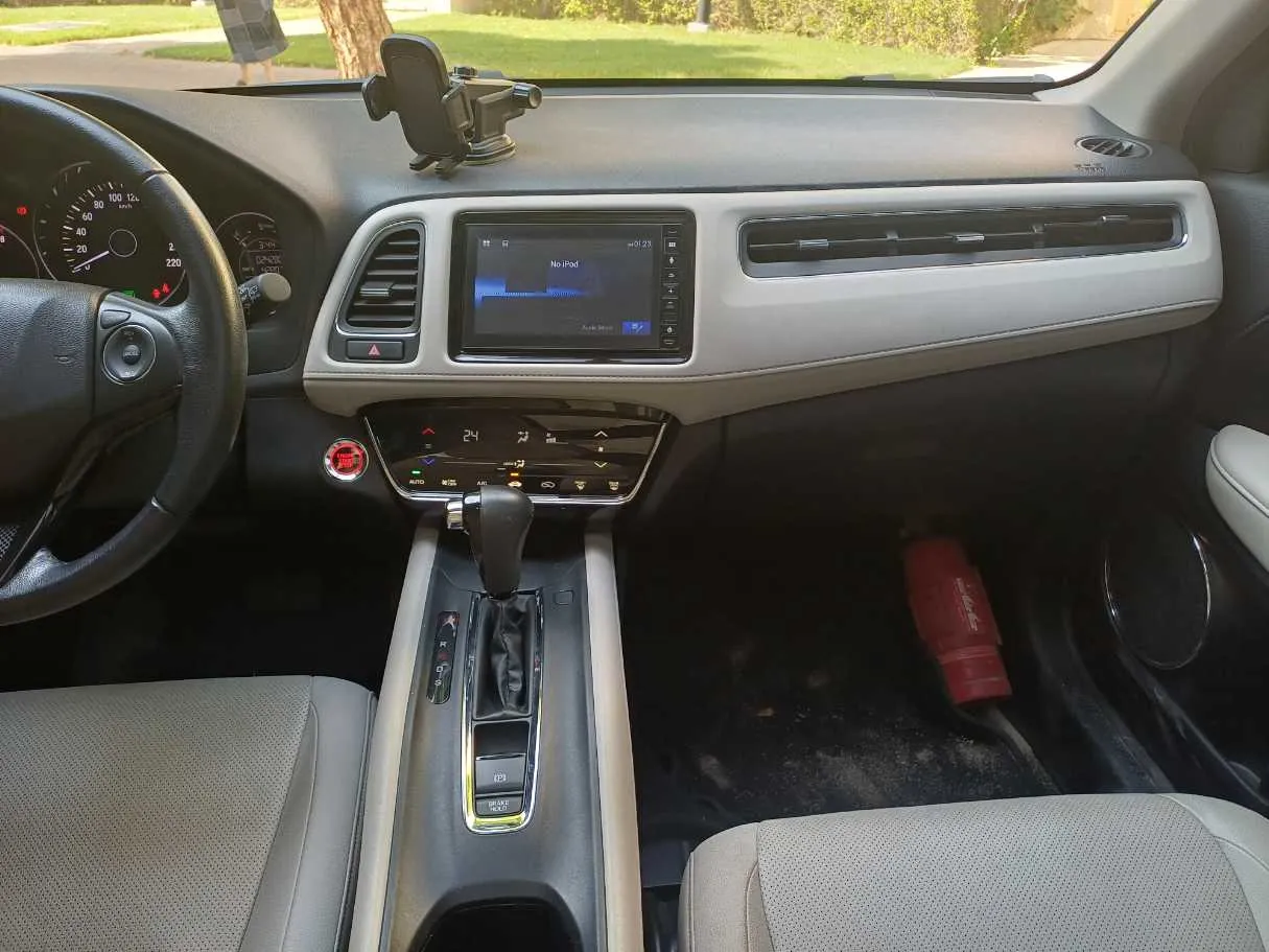 Car image 14