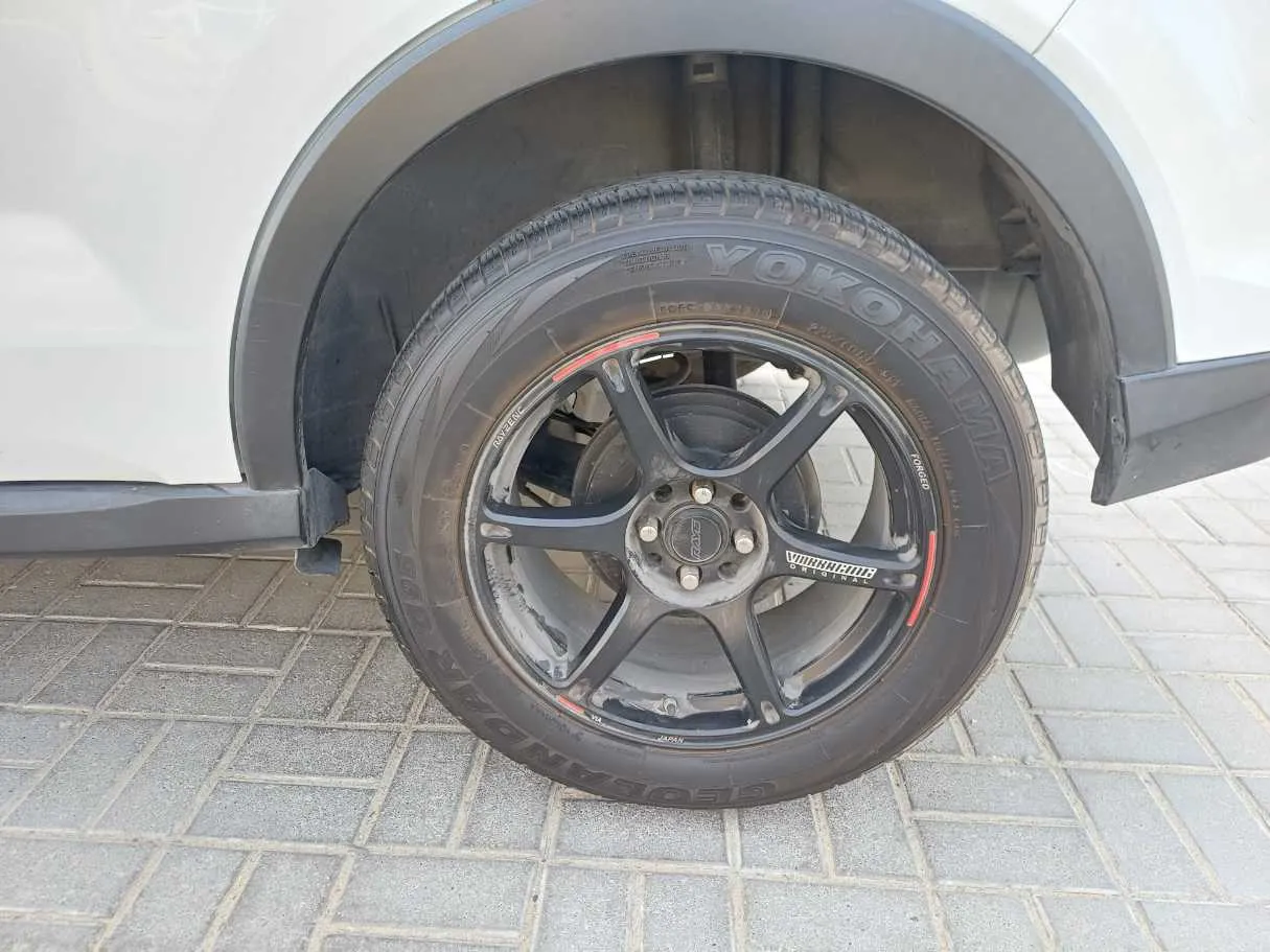 Car image 9