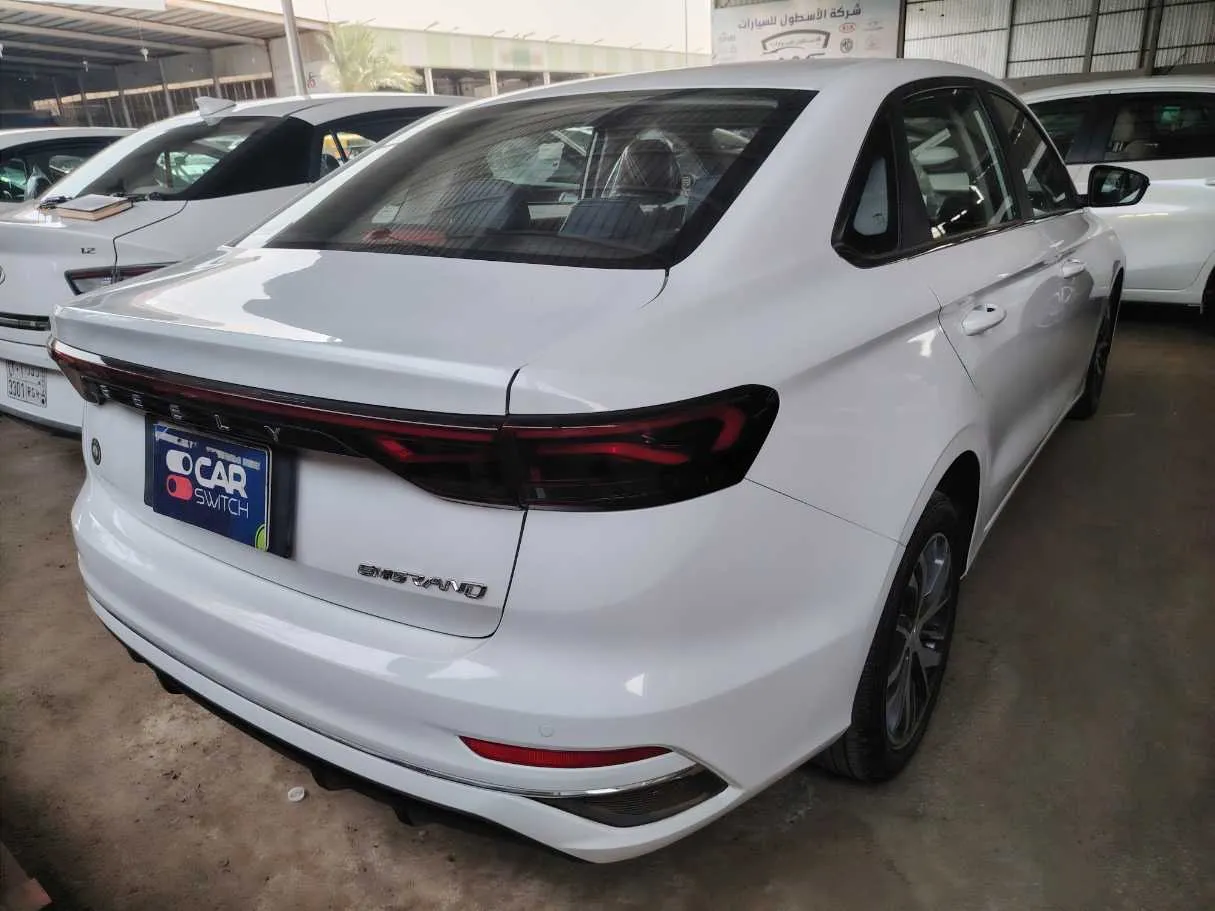 Car image 5