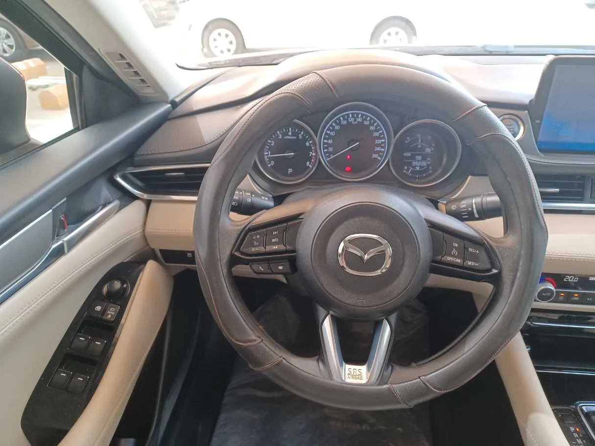 Car image 16