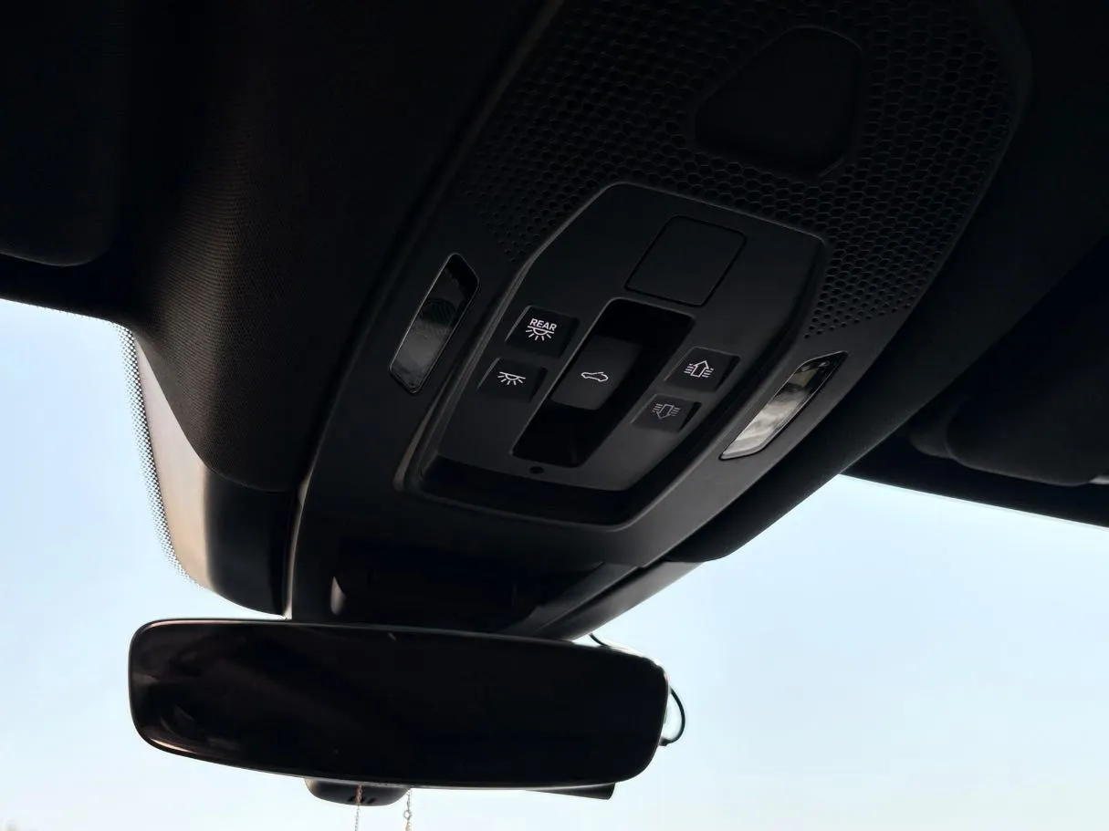 Car image 32
