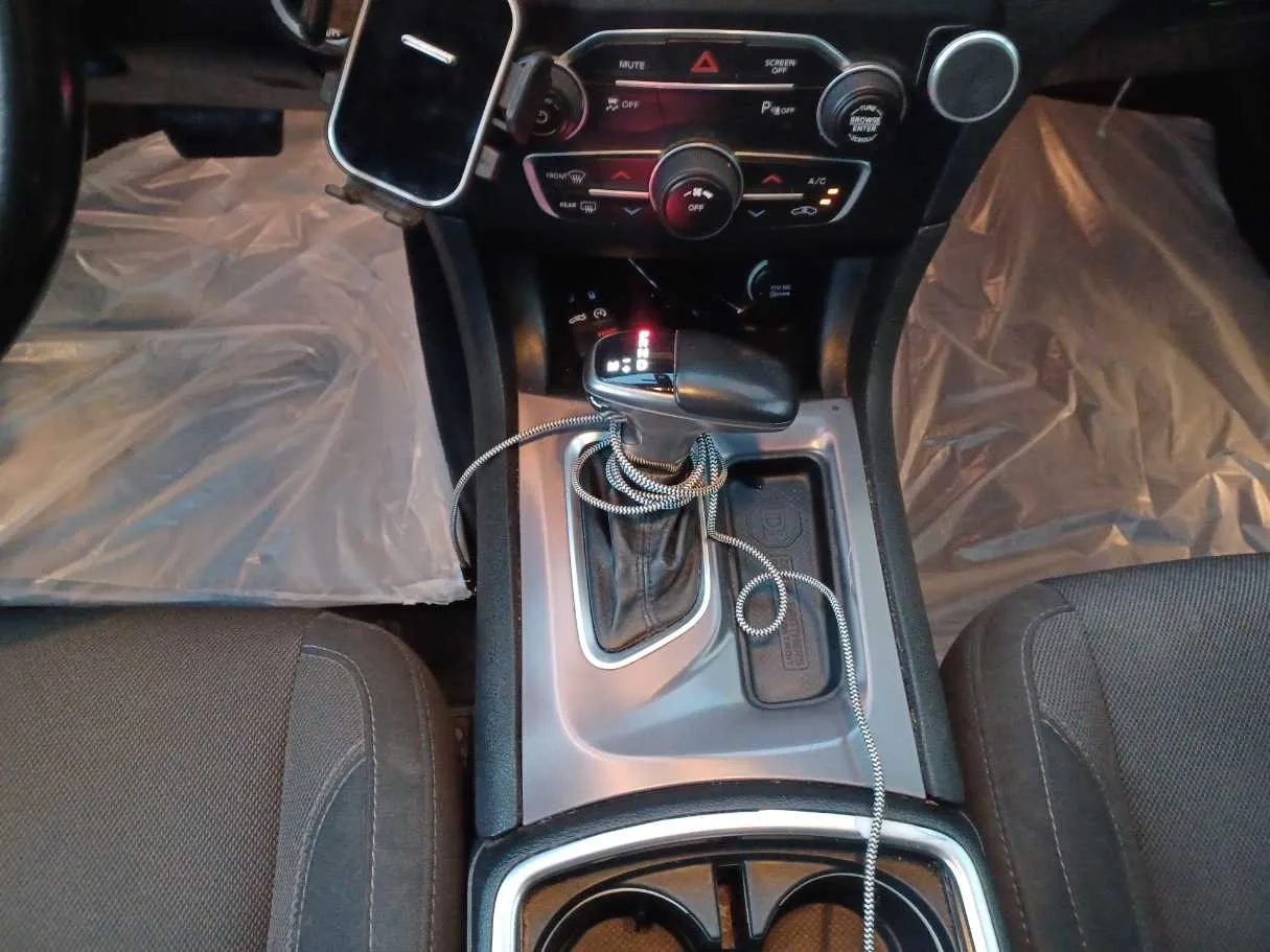 Car image 13