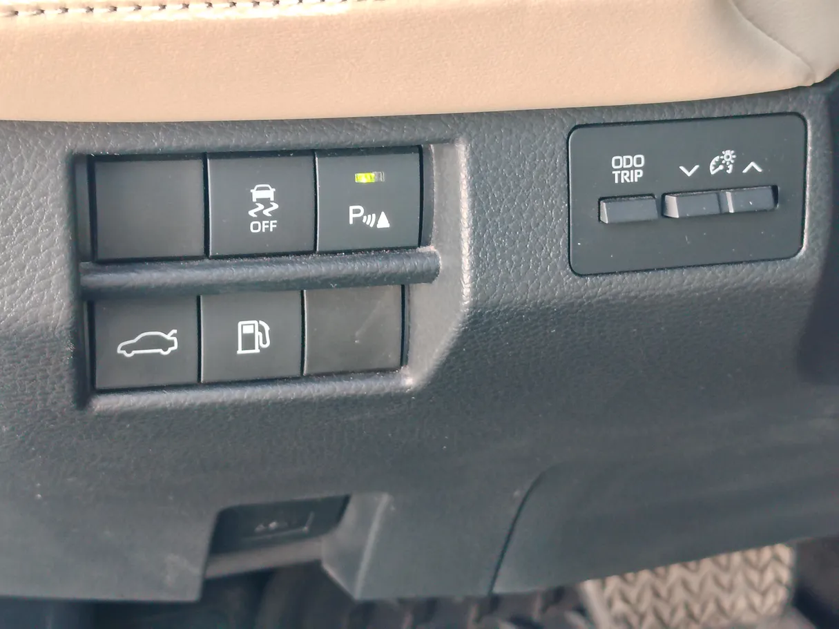 Car image 27