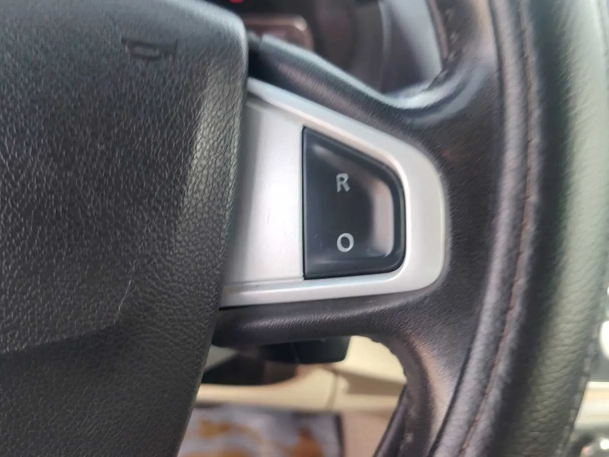 Car image 32