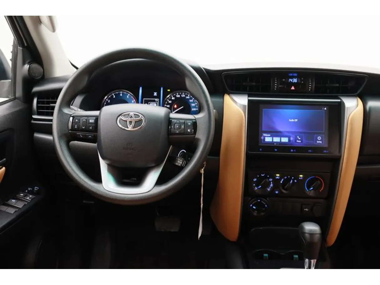 Car image 15