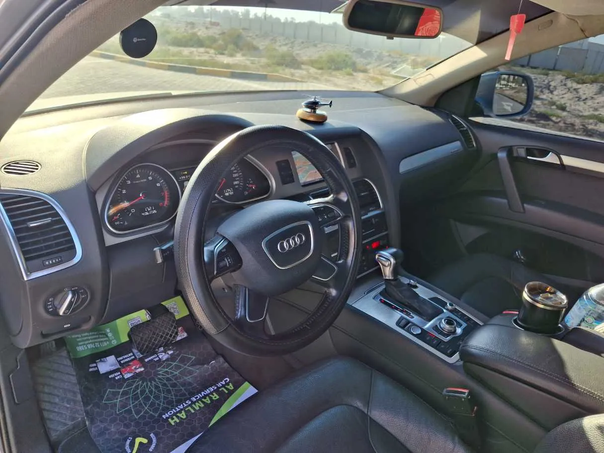 Car image 12