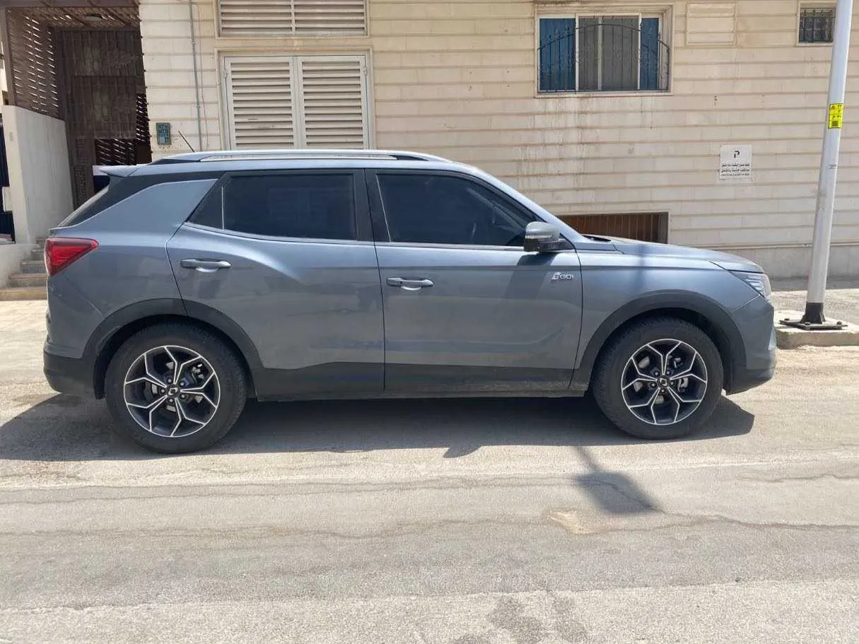 Car image 4