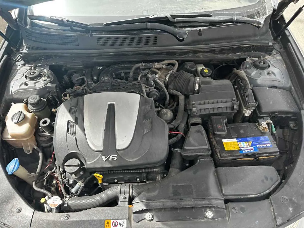 Car image 26