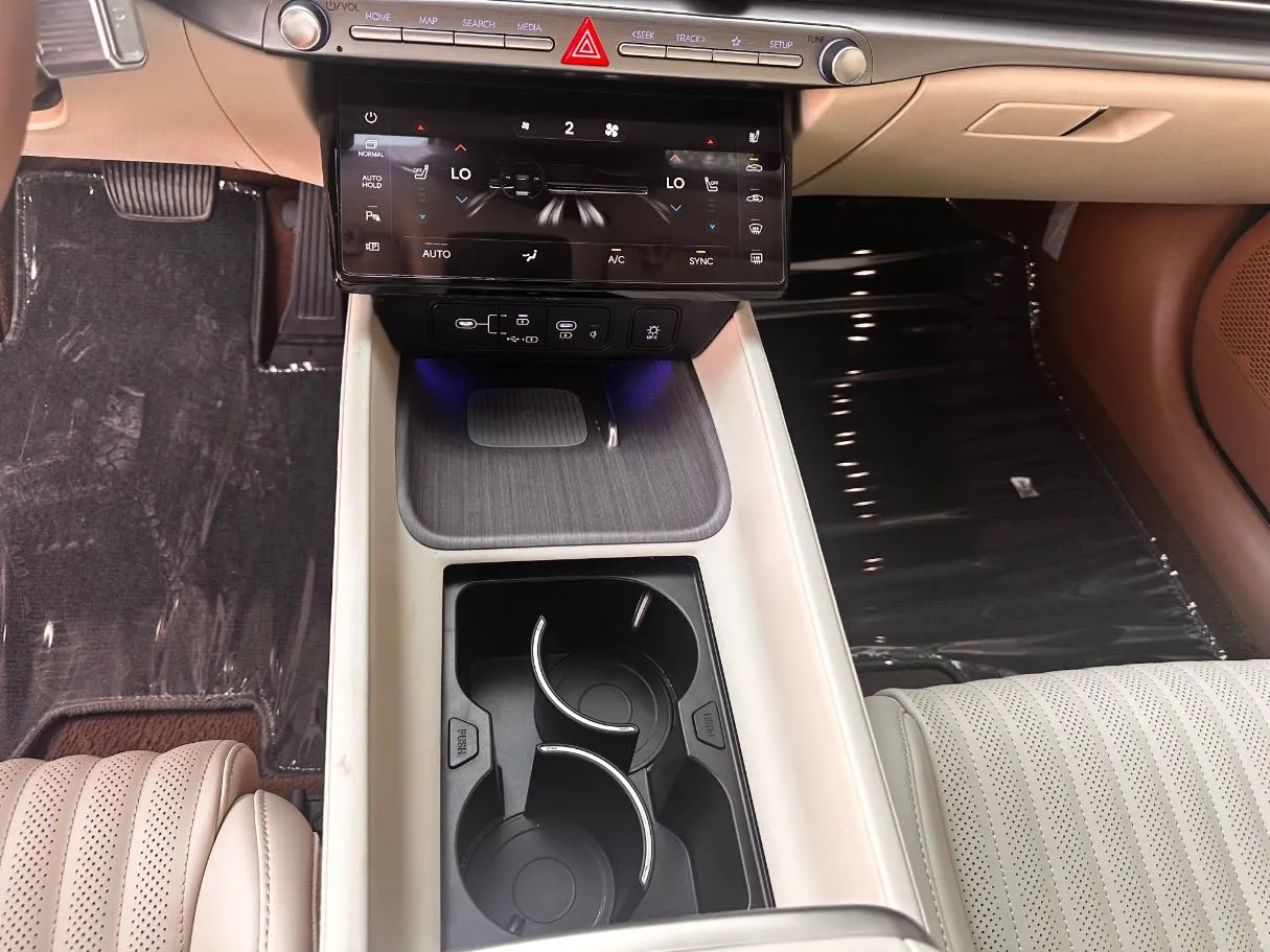 Car image 19