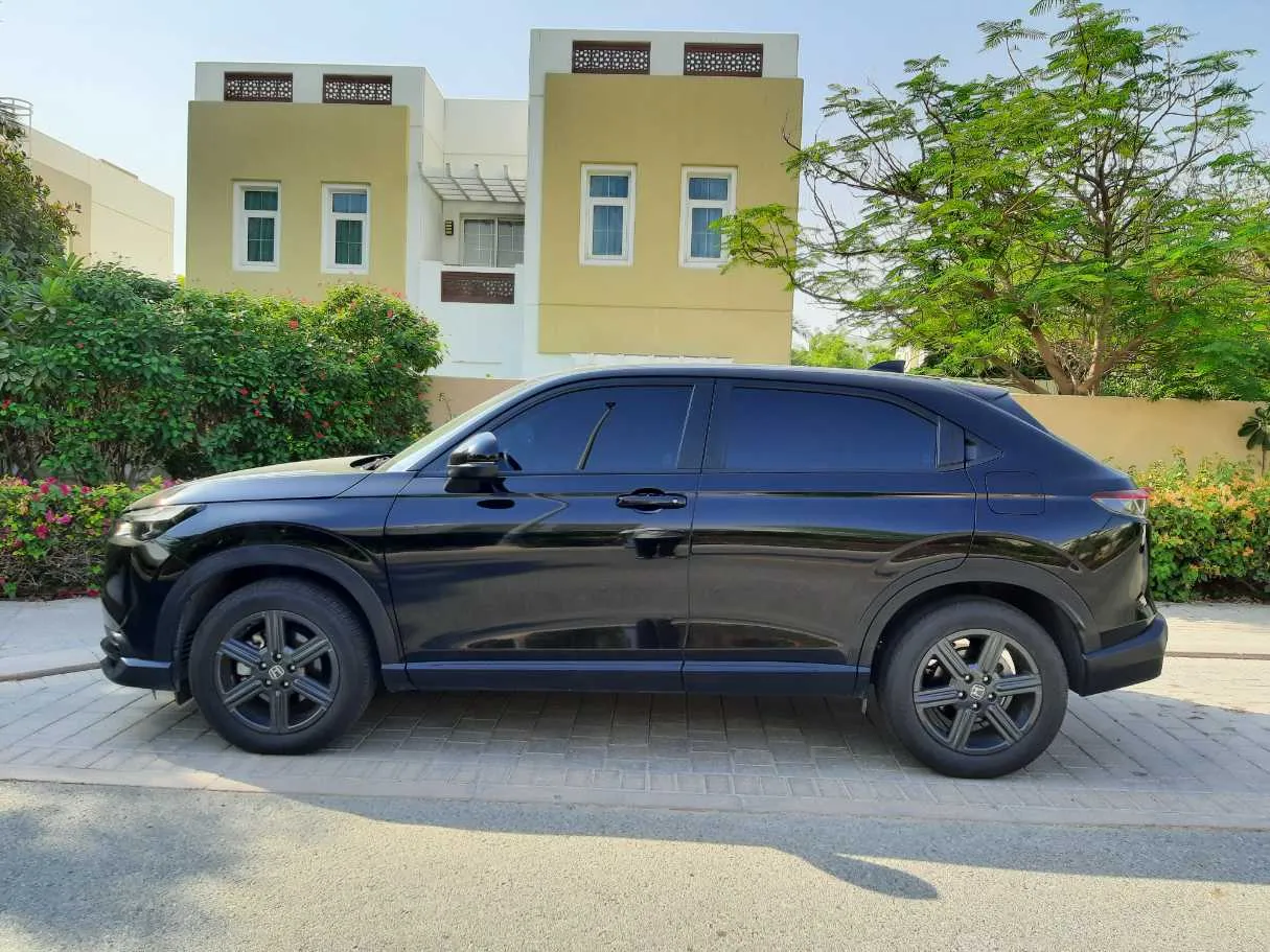Car image 8