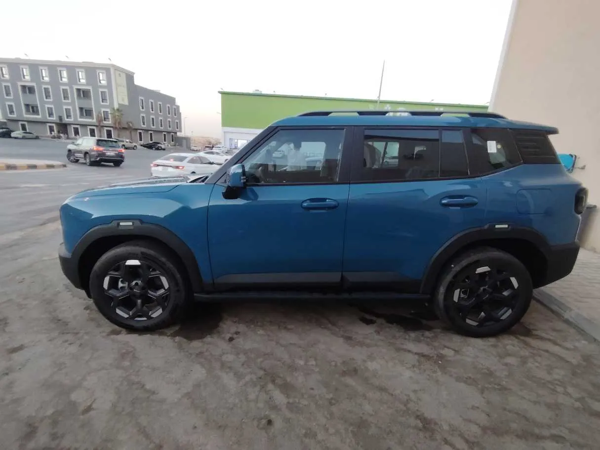 Car image 8