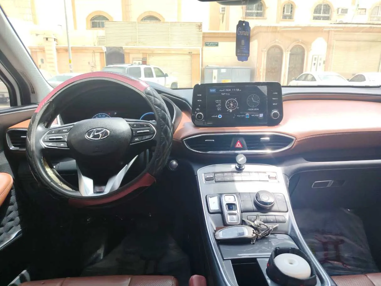 Car image 19