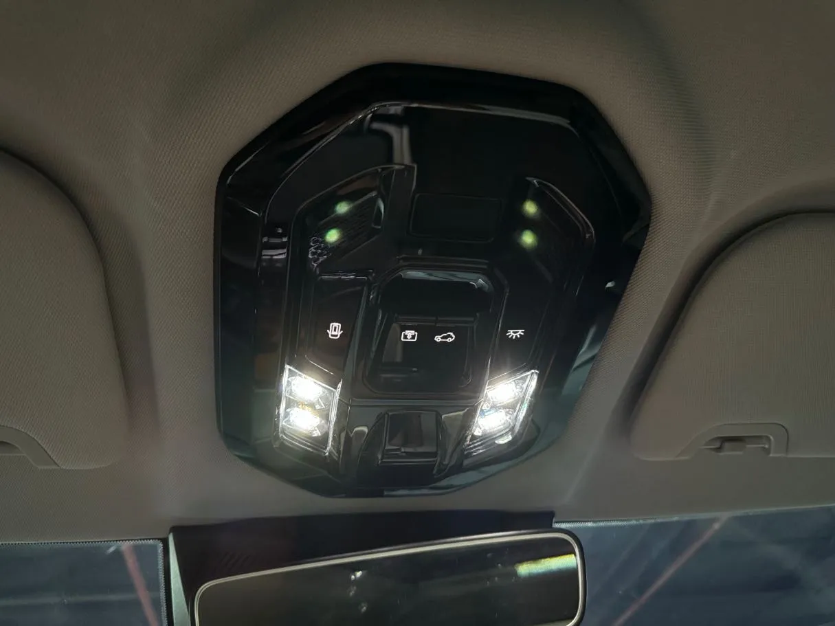 Car image 29