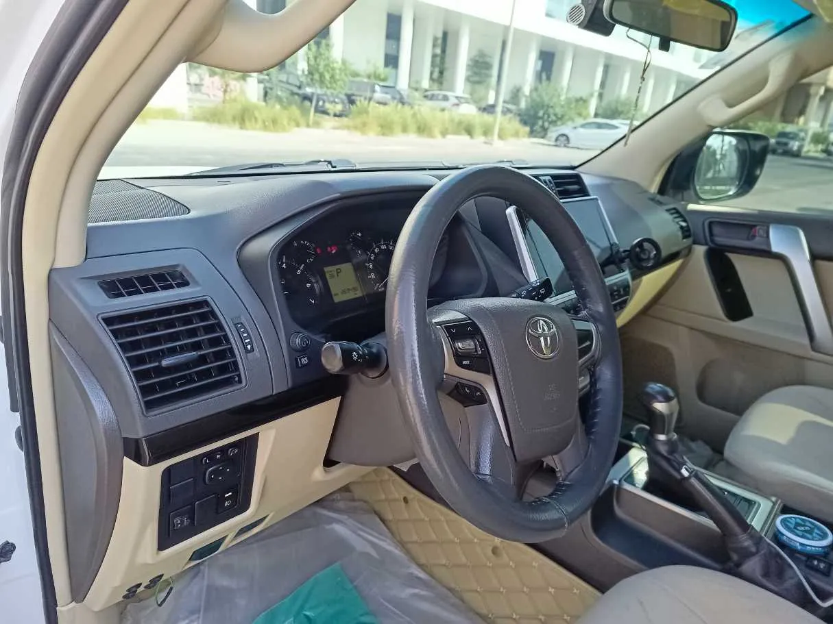 Car image 13