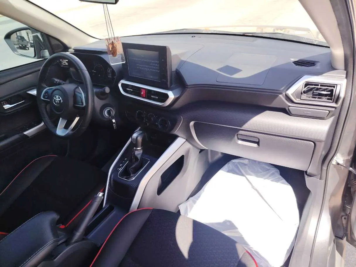 Car image 26