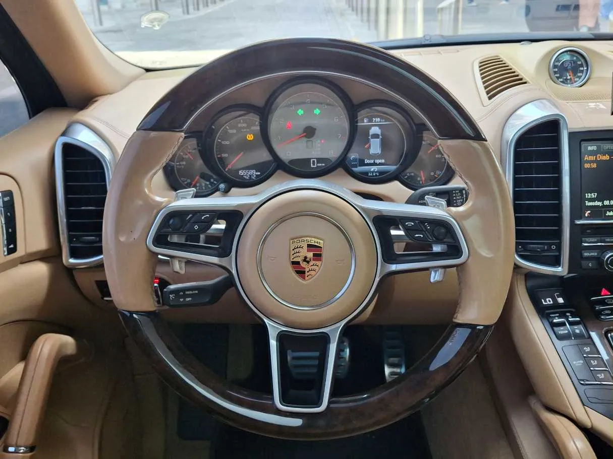 Car image 17