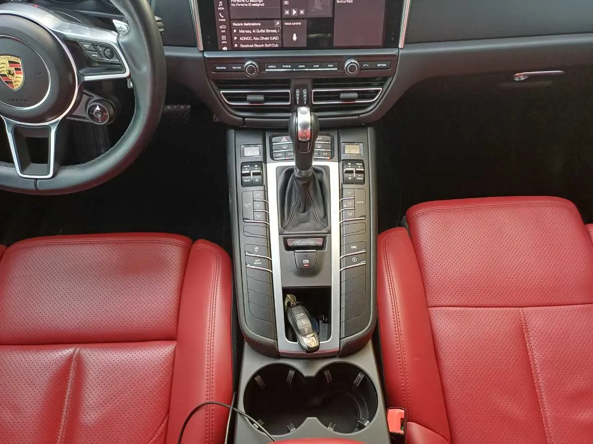 Car image 15