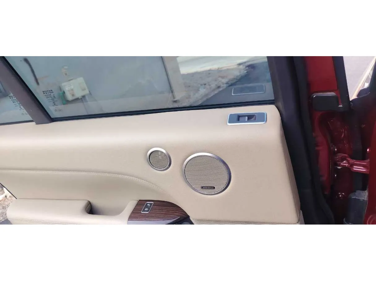 Car image 30