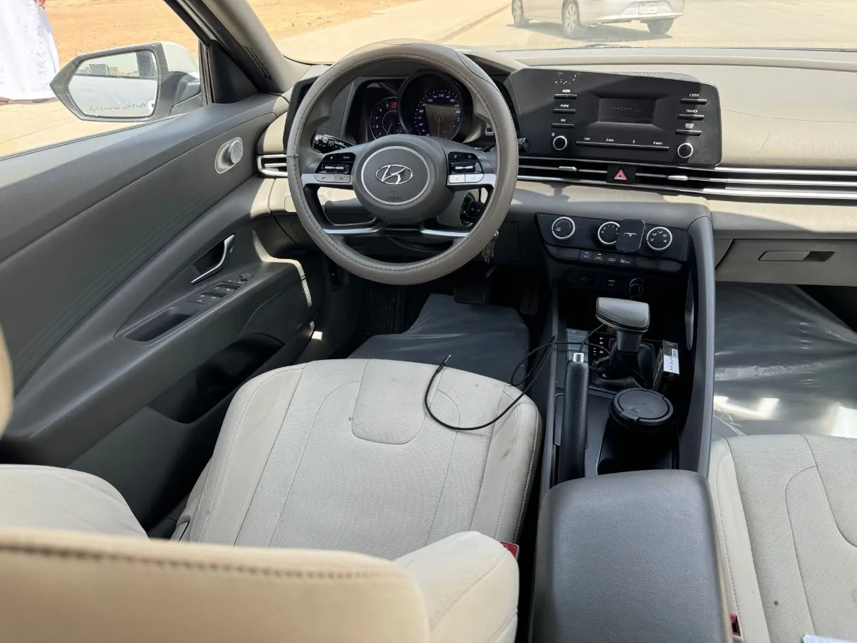 Car image 17