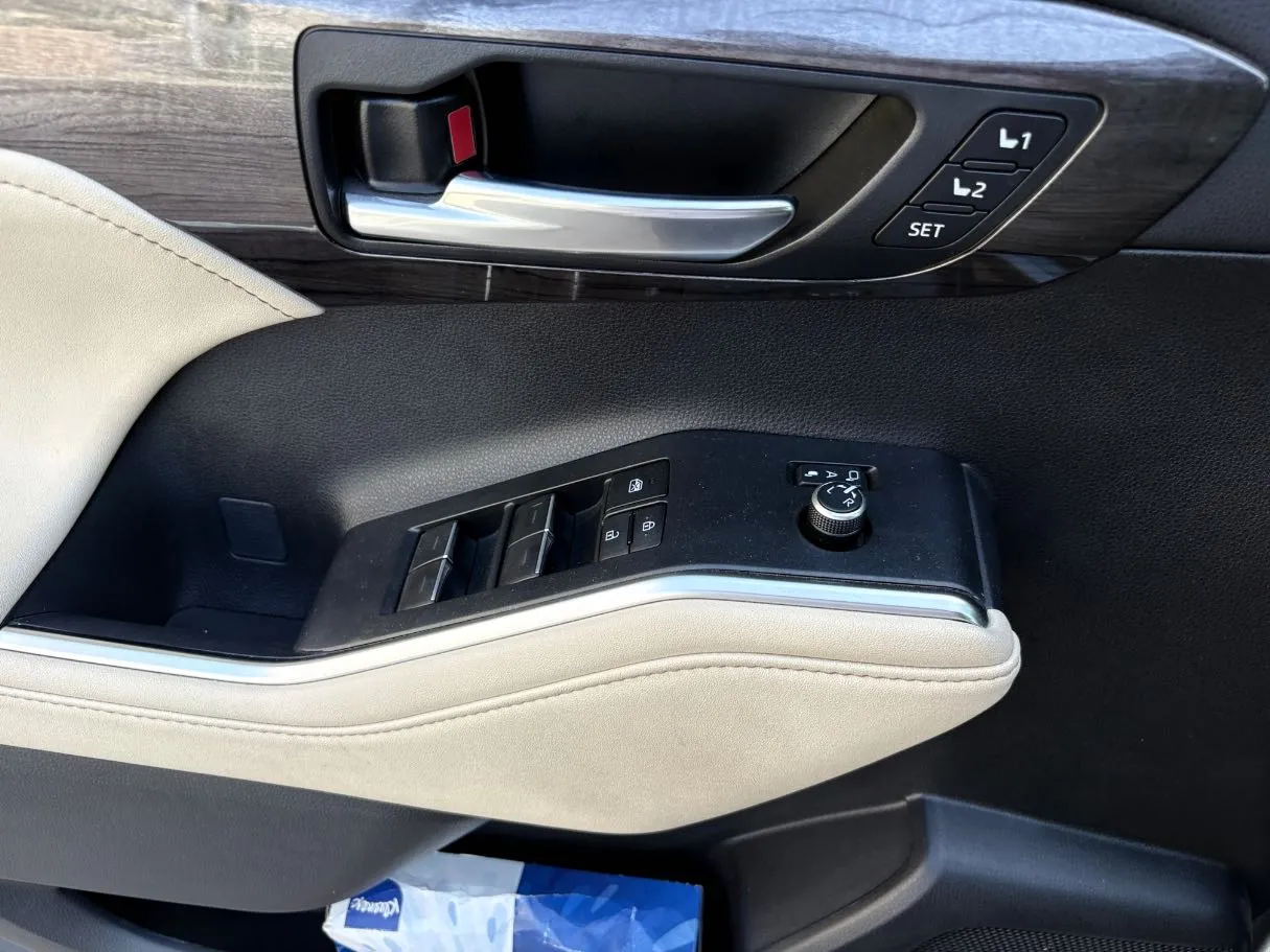 Car image 28