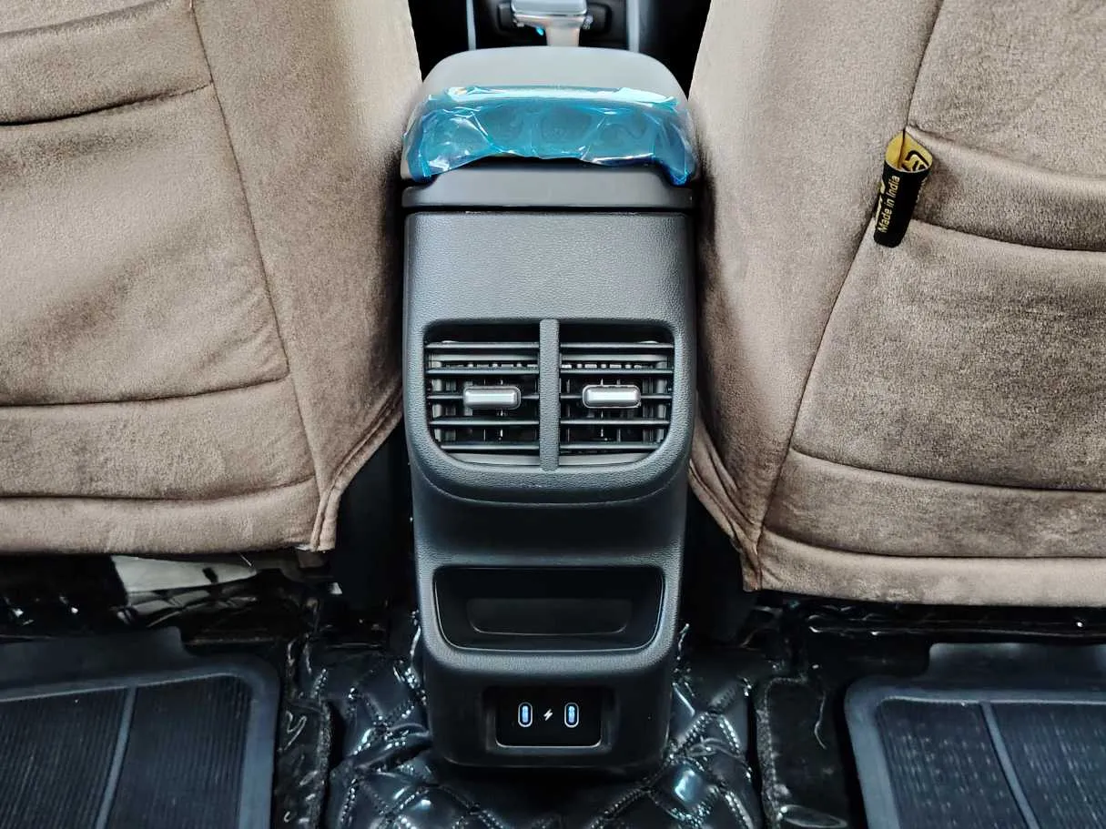Car image 31