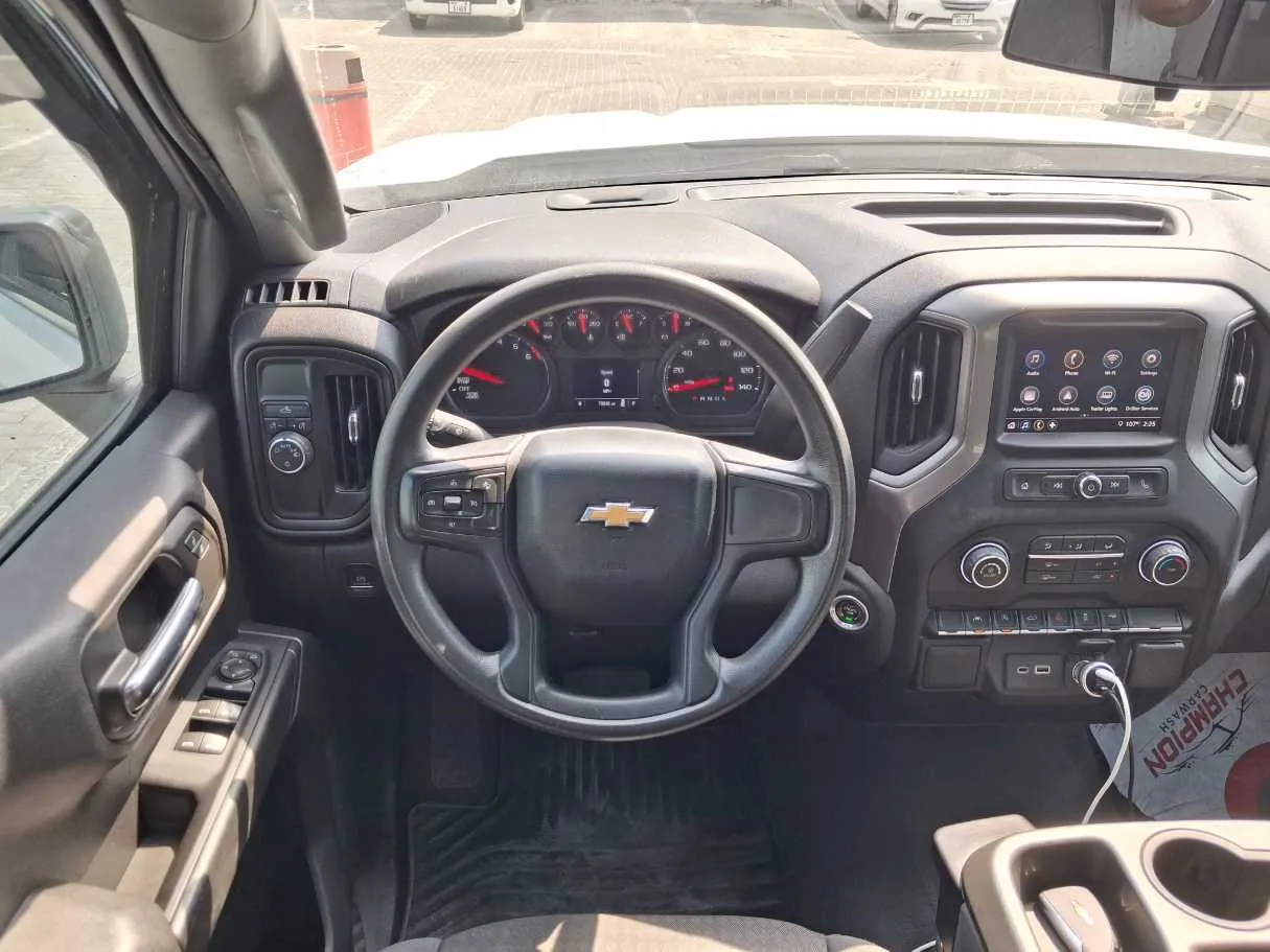 Car image 18