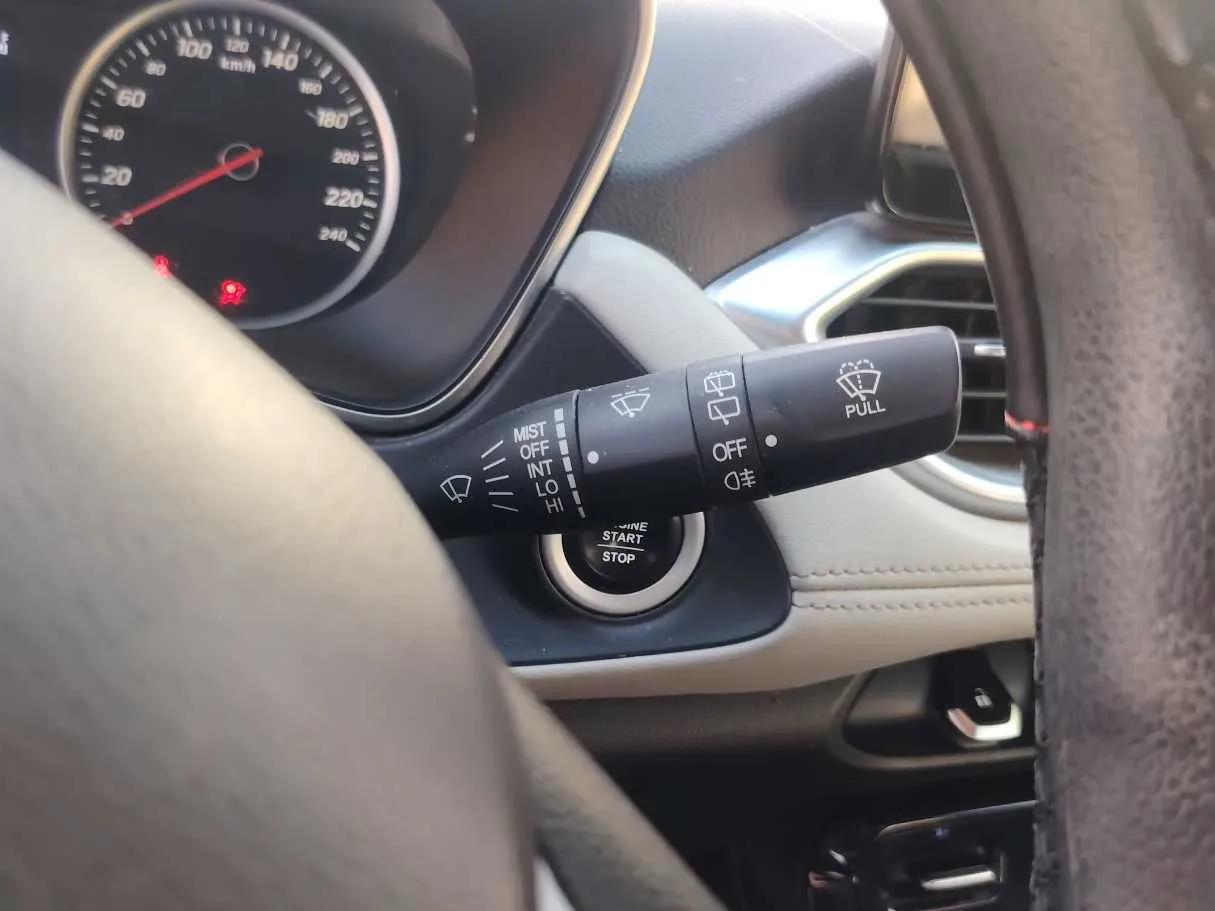 Car image 32