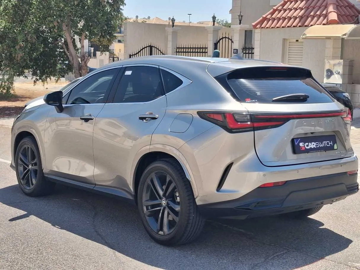 Car image 7