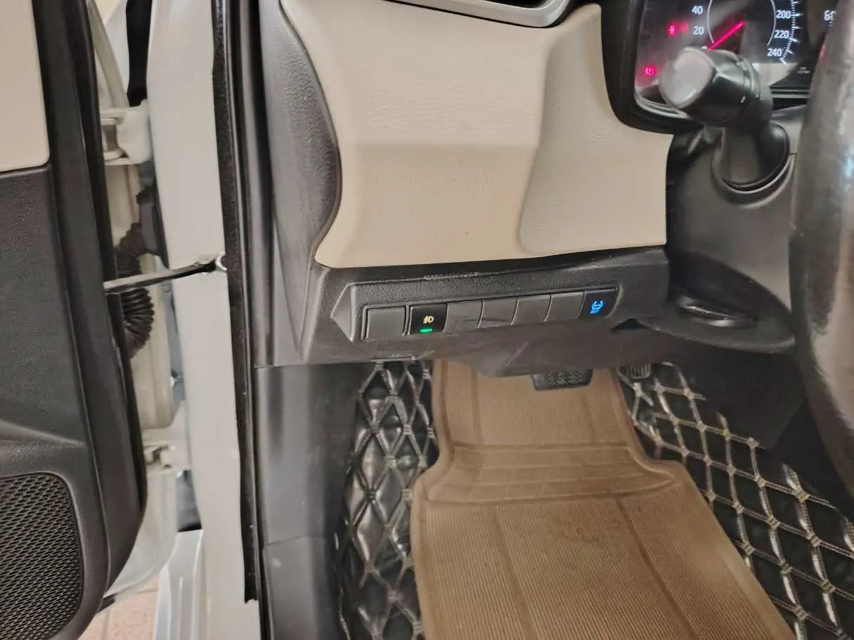 Car image 37