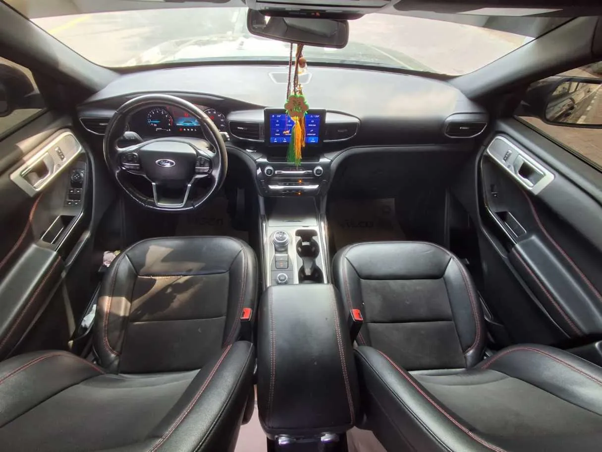 Car image 17
