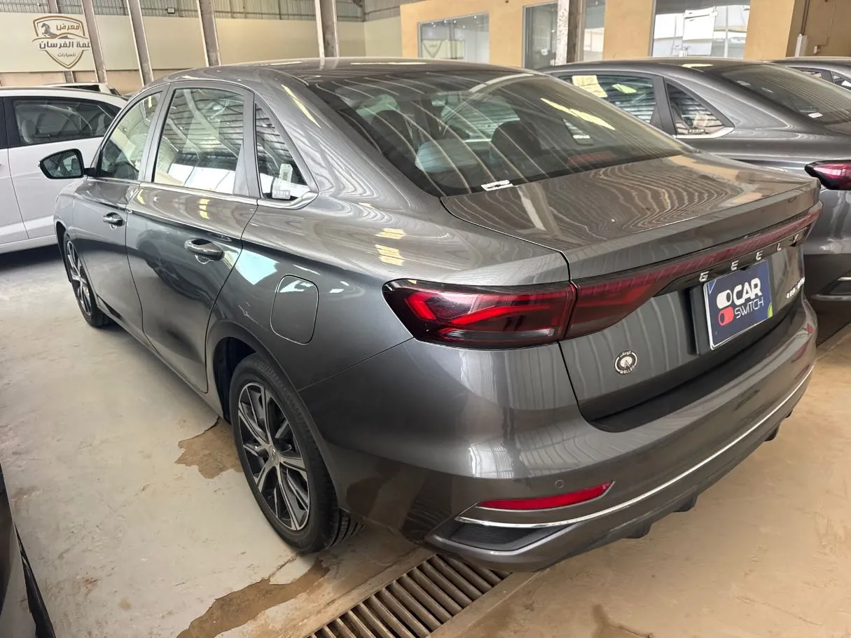Car image 5