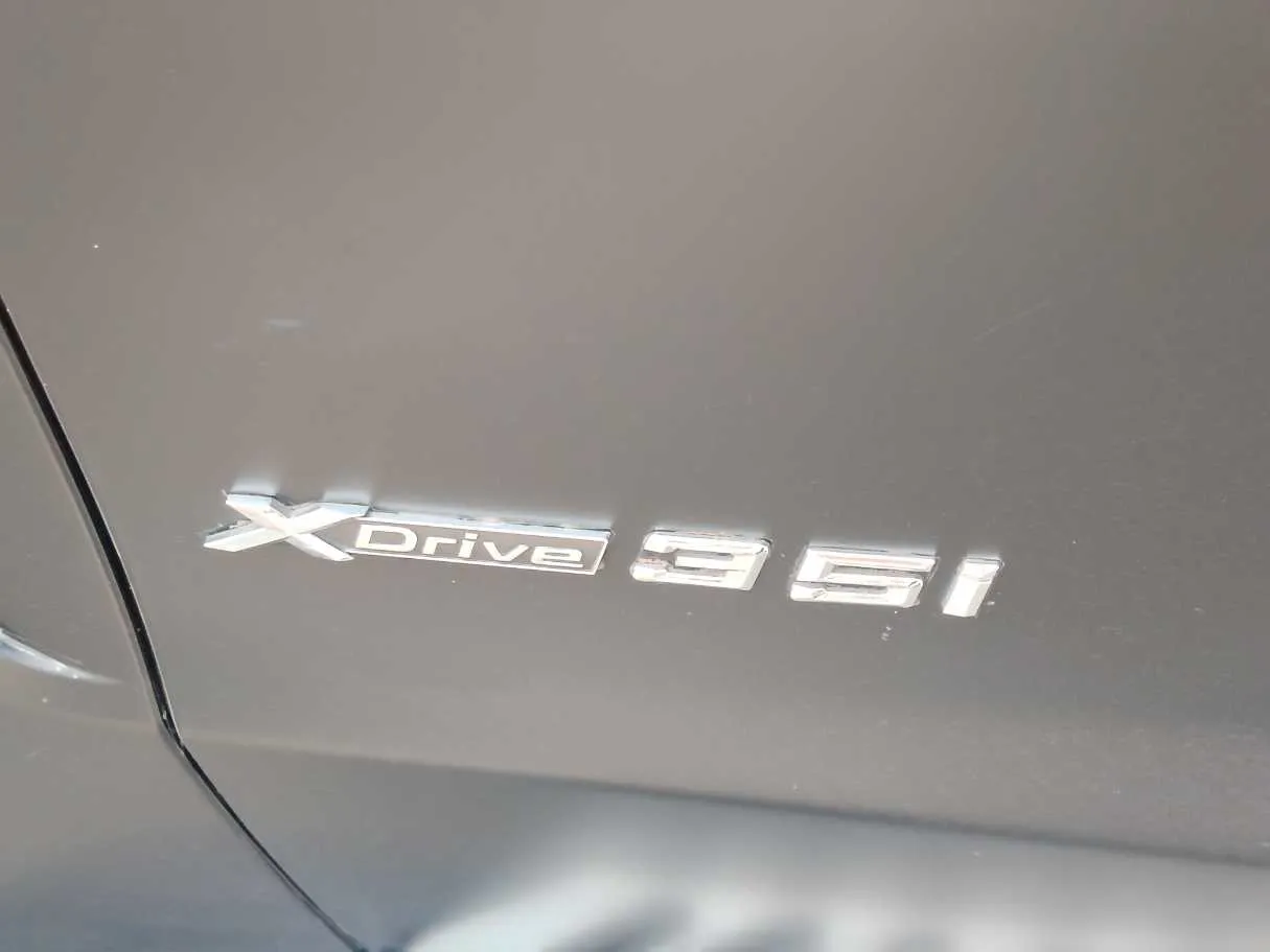 Car image 32