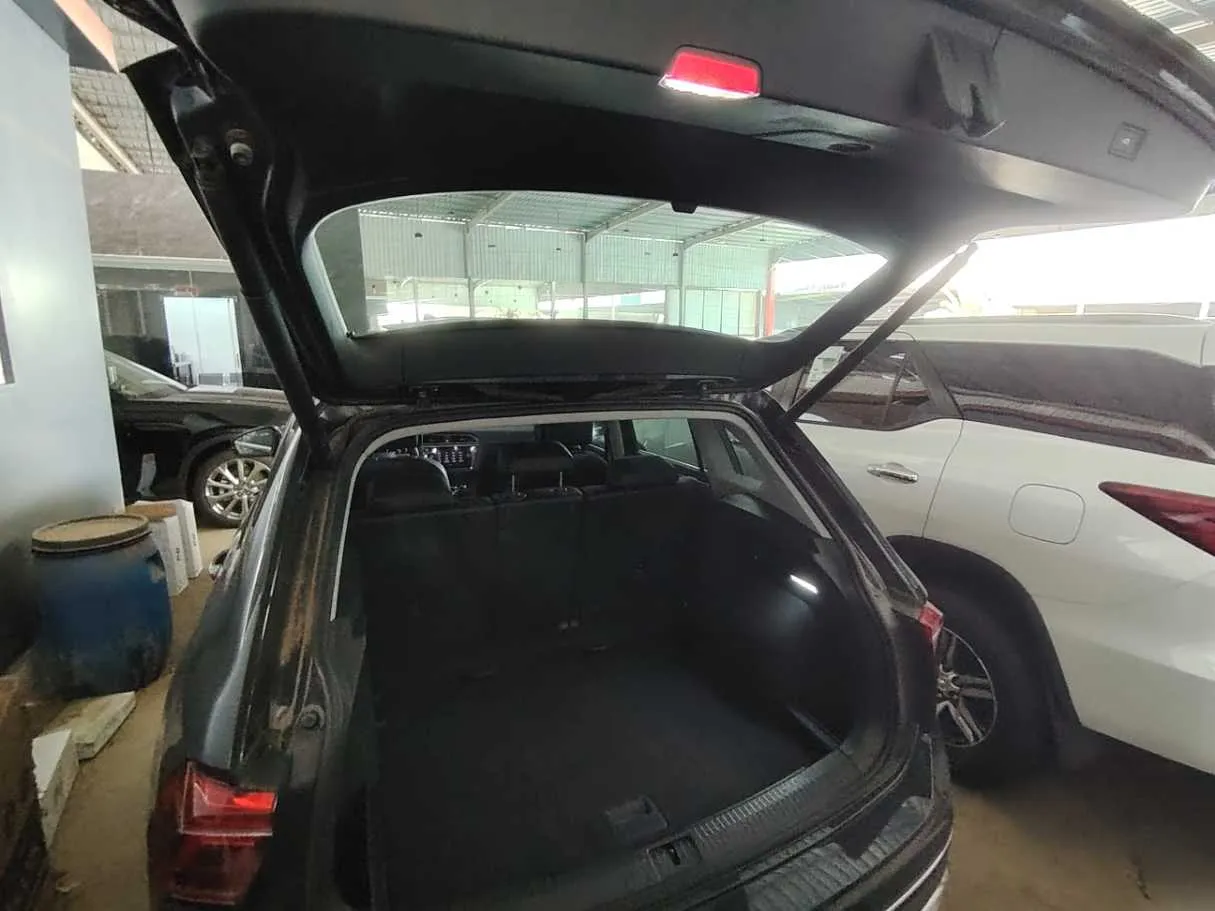 Car image 29