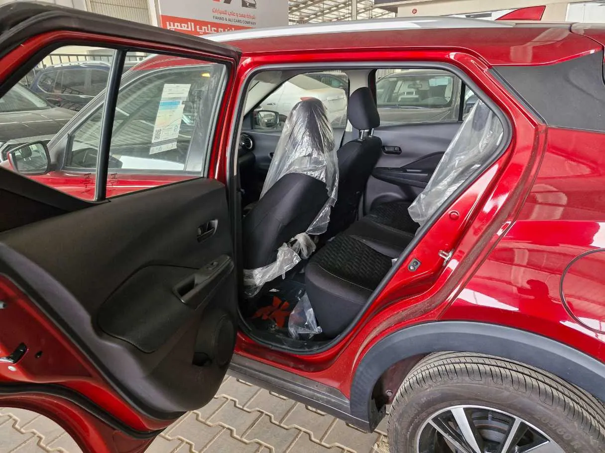 Car image 8