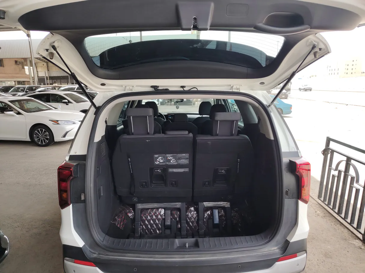 Car image 30