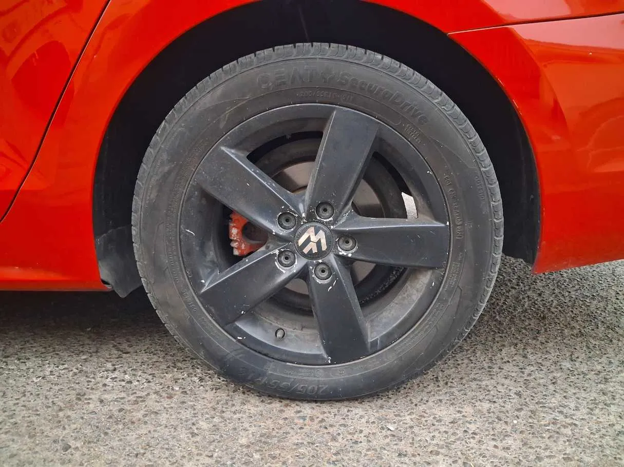 Car image 8